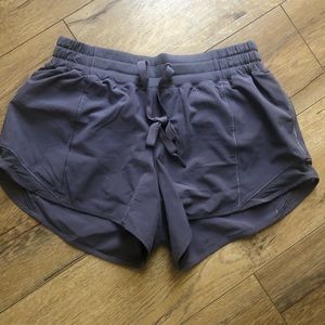 Lululemon hotty hot 4” short, gray